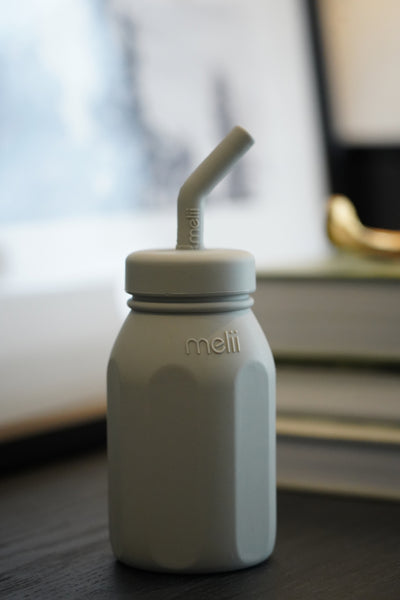 SILICONE BOTTLE W/ STRAW - GREY