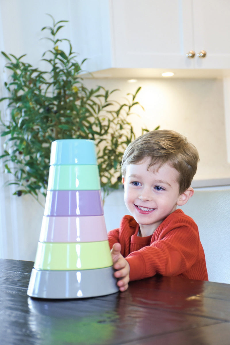 STACKING & NESTING CONTAINERS WITH SILICONE LIDS