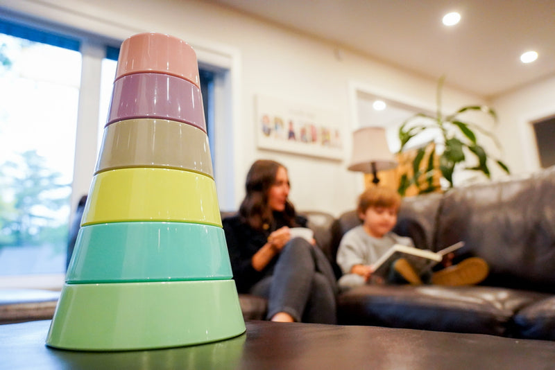 STACKING & NESTING CONTAINERS WITH SILICONE LIDS